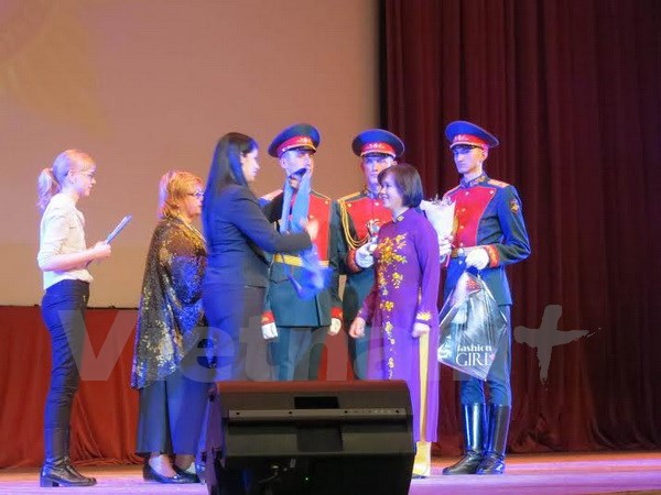 Vietnamese woman presented Russia’s Silver Pigeon Award